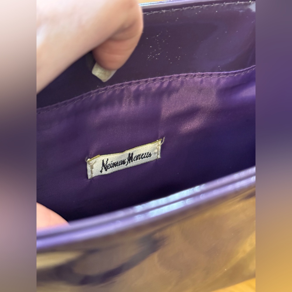 90s does 60s Purple Patent Leather Neiman Marcus Purse w Grey Lucite Strap - Picture 2 of 6